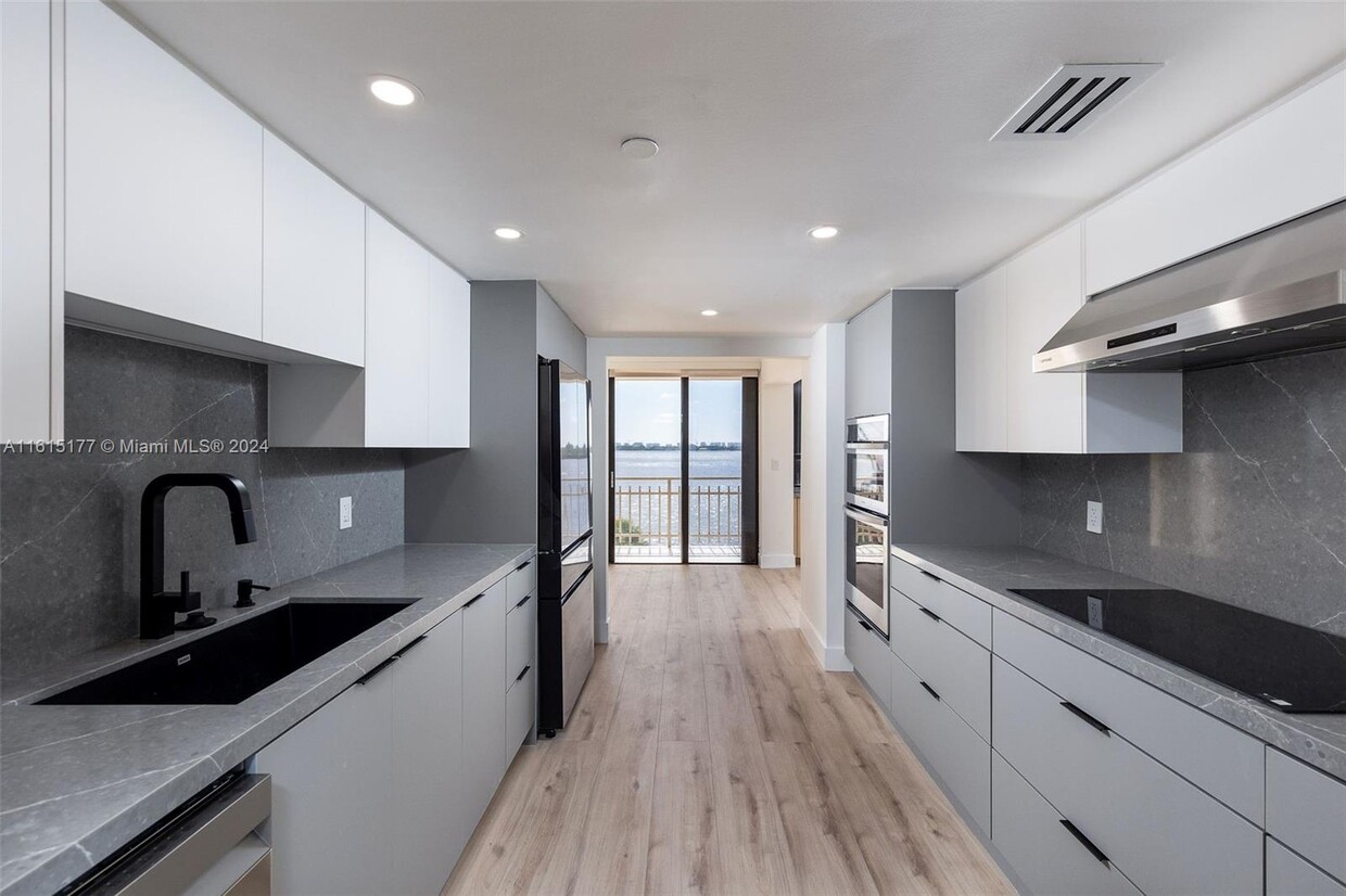 Primary Photo - 11113 Biscayne Blvd