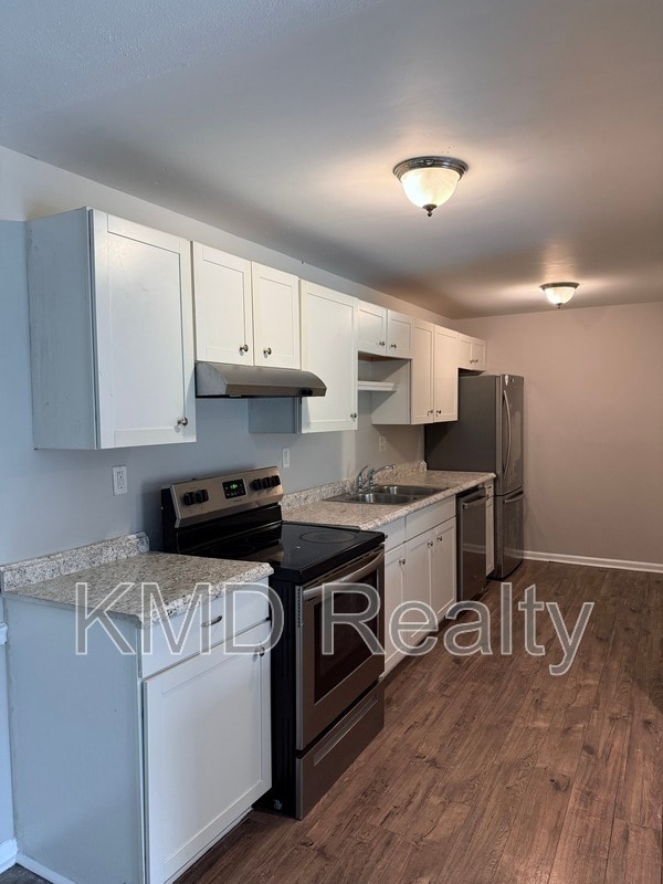 Building Photo - 702 Farmhurst Dr