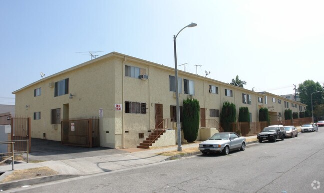 Edificio - 13103 Barbara Ann St