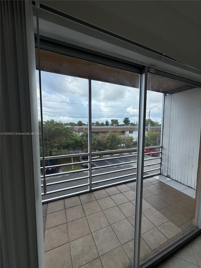 Foto del edificio - 4848 NW 24th Ct