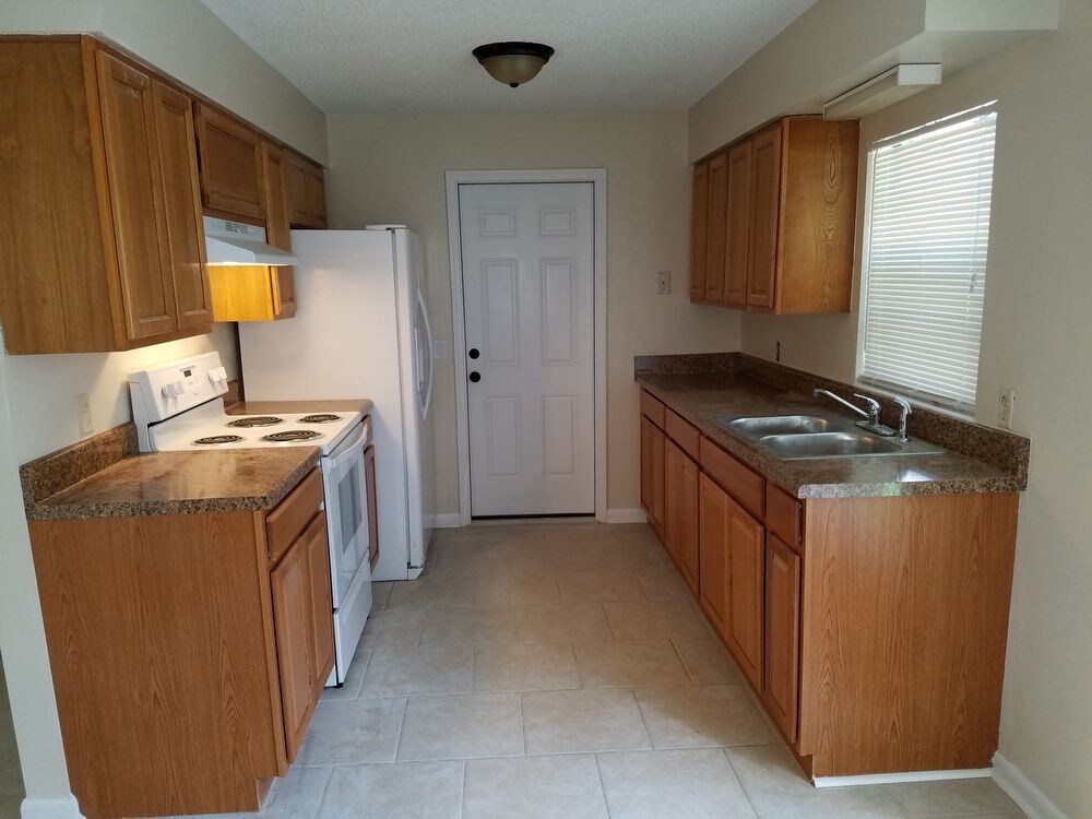 Foto principal - NEWLY REMODELED 3 BEDROOM 2 BATH 1 CAR GARAGE