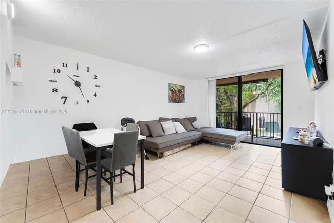 Foto del edificio - 14415 N Kendall Dr