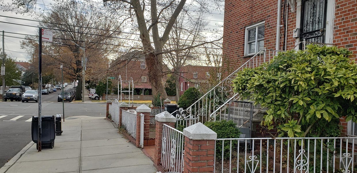 Primary Photo - 21-58 74th Street