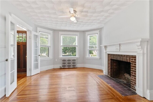 Foto del edificio - 153 Irving Ave