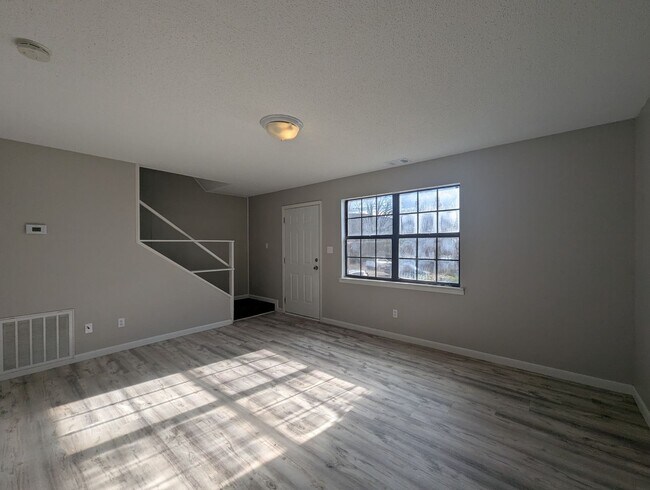 Foto del edificio - 2 Bed/ 1.5 Bath Townhouse