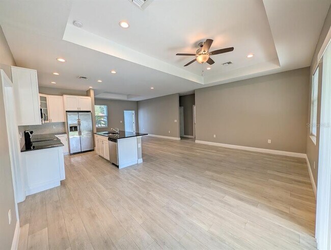 Building Photo - 1643 Jeannin Dr