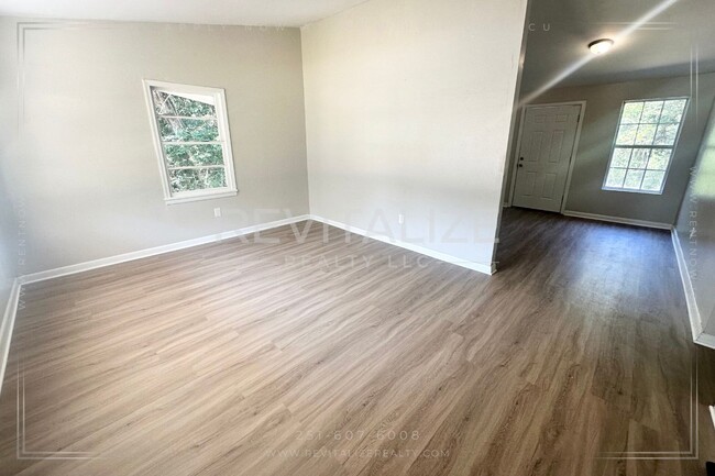 Foto del edificio - Completed Remodeled 3 Bedroom/1.5 Bath in ...