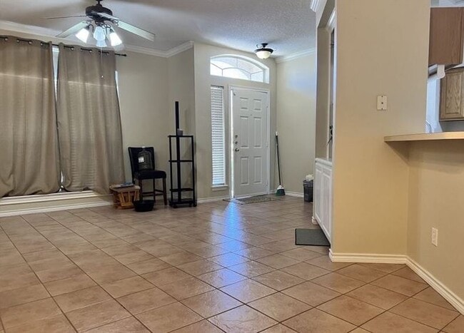 Building Photo - 215 Navarro Dr