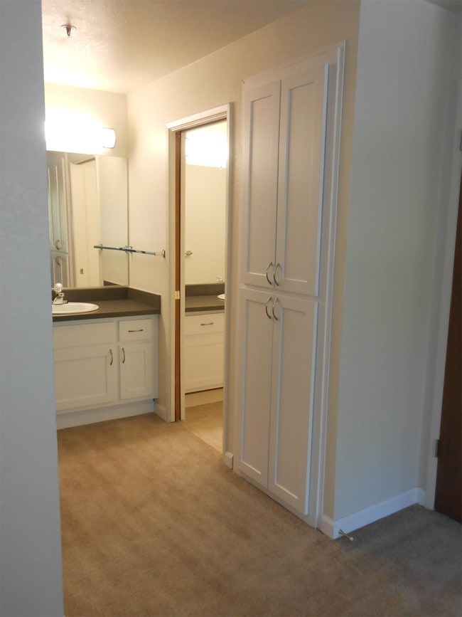 Building Photo - 2821 Lou Ann Dr