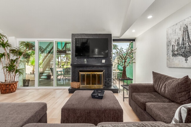 Photo - 2529 N Miller Rd Townhome