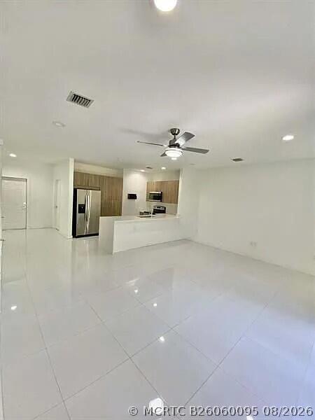 Building Photo - 1060 Crystal Way