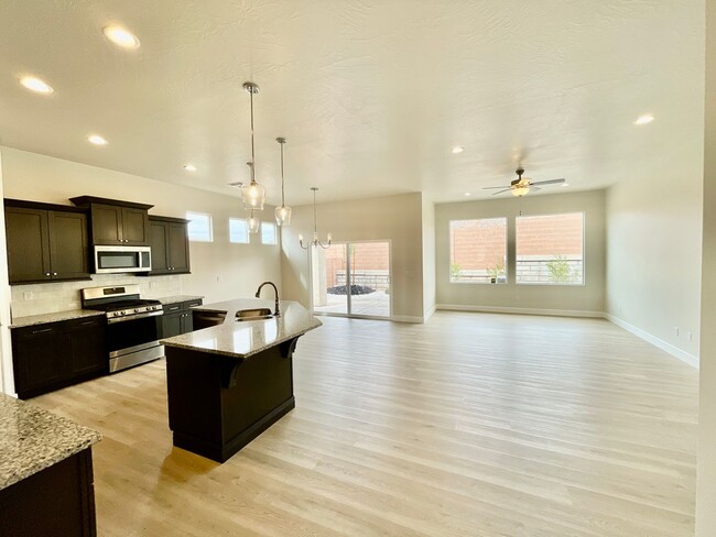 Foto del edificio - Four-Bedroom Home in Washington Fields