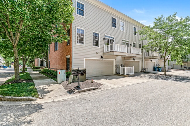 Building Photo - 12764 Edgemont Way