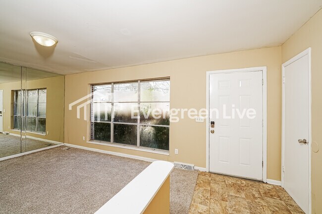 Foto del edificio - 3322 Bonds Ave