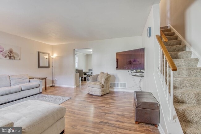 Living Room - 9909 Maidbrook Rd