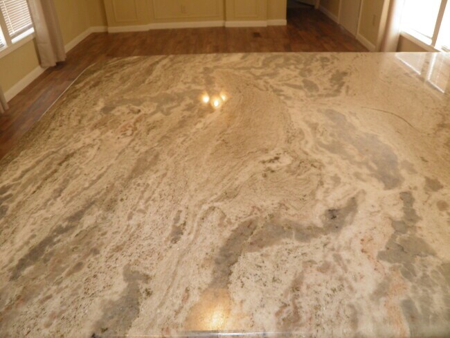 Foto del edificio - 810 Gibson Rd