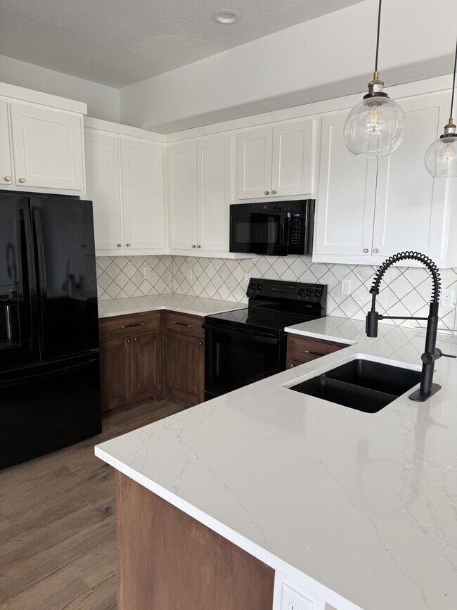 Foto del edificio - Brand New Basement Appartment