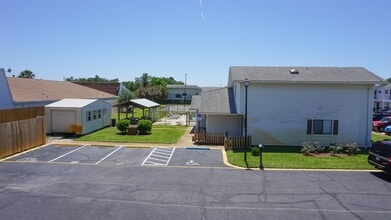 Building Photo - 734 Legion Dr