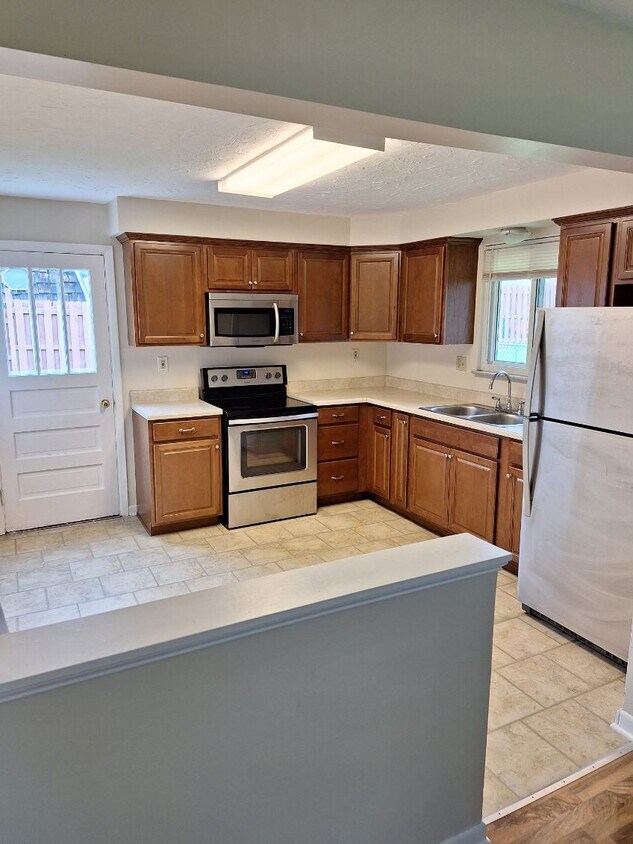 470 Edgewood Rd, North Versailles, PA 15137 House Rental in North