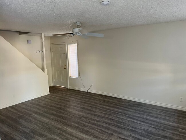 Foto del edificio - 5167 Garden Ln