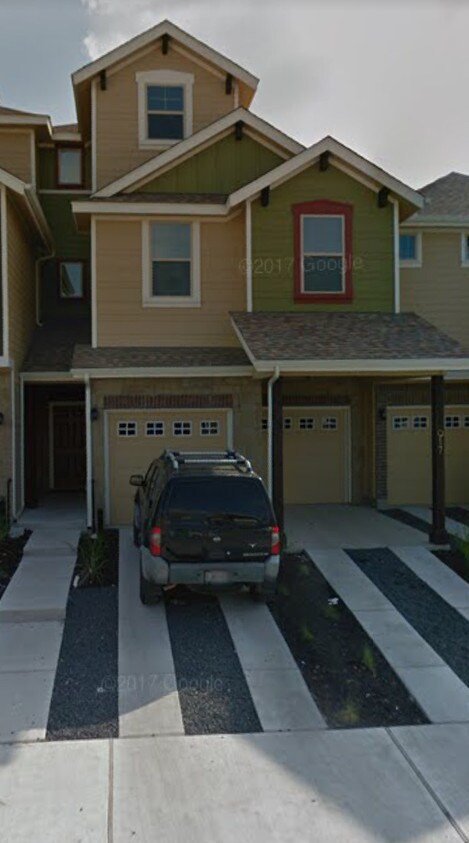 Primary Photo - 917 Mountaineer Ln