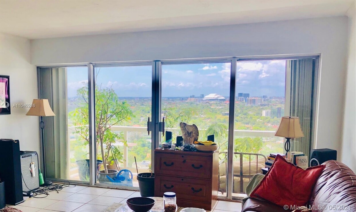 Primary Photo - 2451 Brickell Ave
