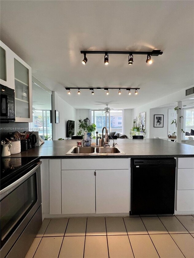 3600 NE 170th St Unit 111, North Miami Beach, FL 33160 Room for Rent