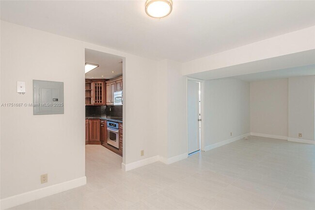 Building Photo - 18181 NE 31st Ct