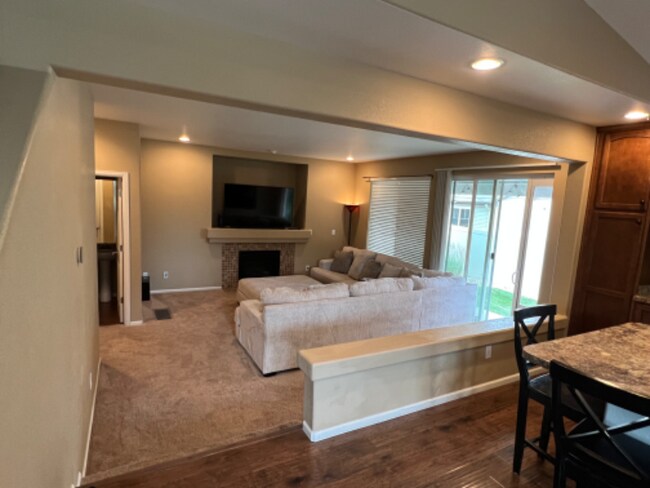 Foto del edificio - 3755 Beechwood Ln