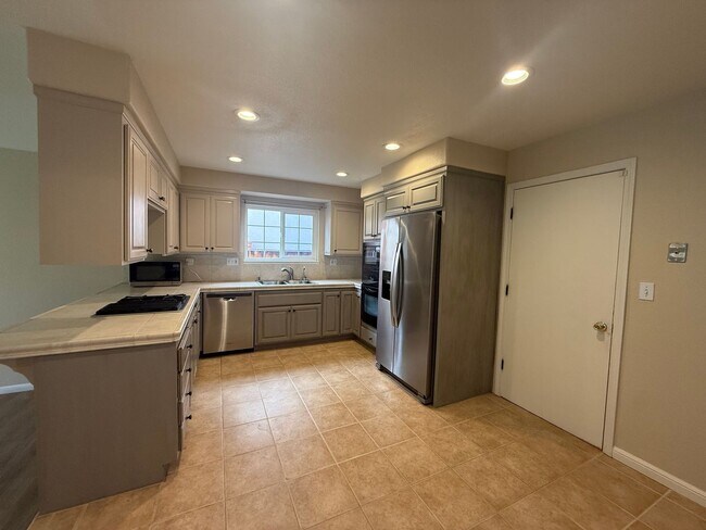 Building Photo - BLOSSOM VALEY 3 BEDROOM HOME W/POOL, SINGLE LEVEL.