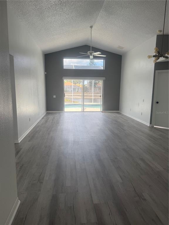 Foto del edificio - 12605 Midpointe Dr