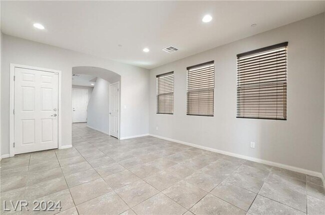 Building Photo - Spacious Black Mountain Home