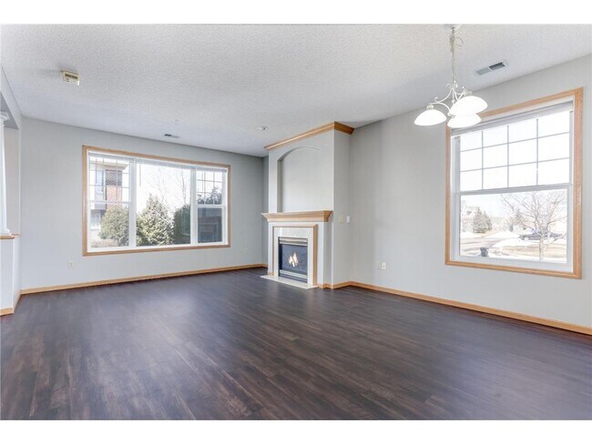 Foto del edificio - 8451 Forestview Ln N