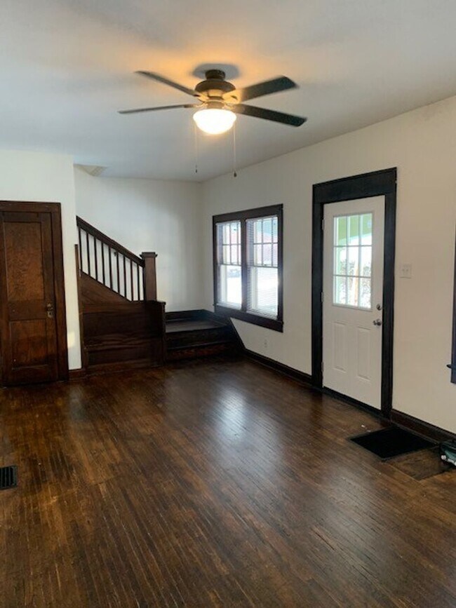 Foto del edificio - Spacious 5-Bedroom, 2-Bath Home with Class...
