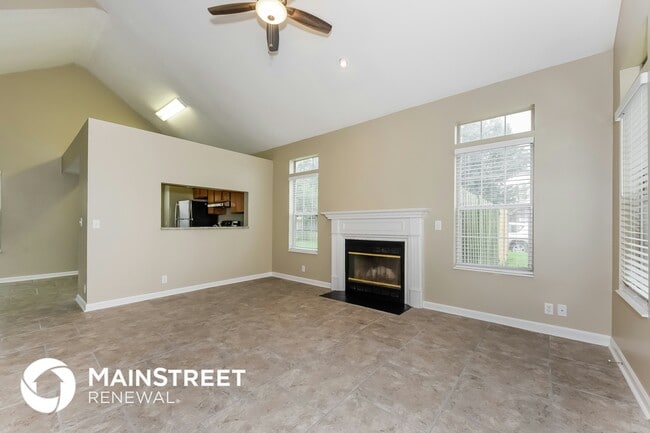 Building Photo - 2013 Valley Dr