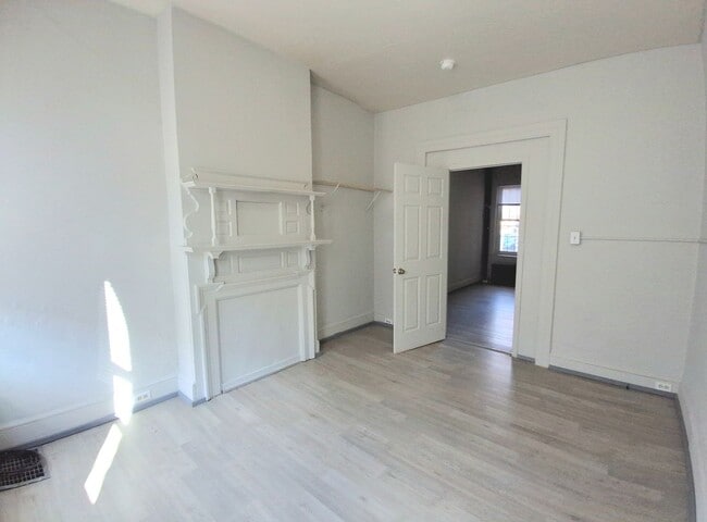 Foto del edificio - 221 S Pine St