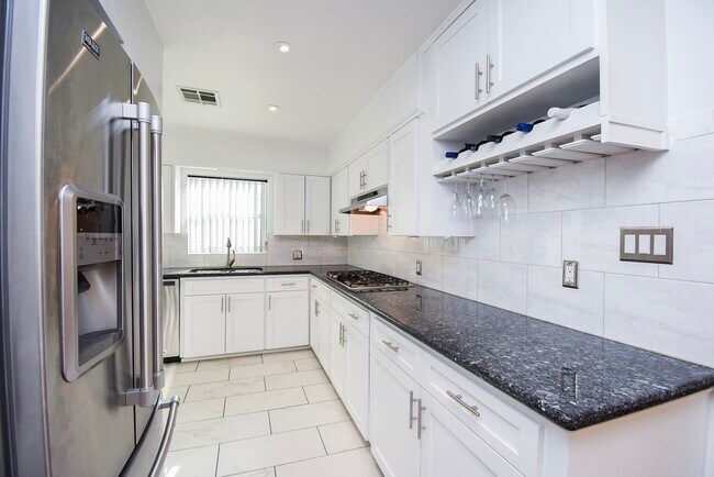 Foto del edificio - 5666 Overbrook Ln