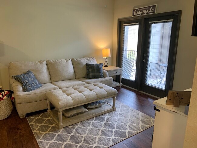 Living Room - 4022 Raynor Pky