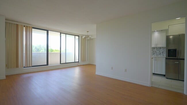 Building Photo - 301-301 Prudential Dr