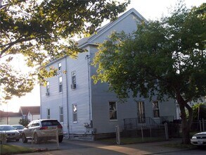 Building Photo - 427 High St