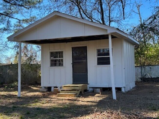 Foto del edificio - Updated Four Bedroom/Two Bath/Two Car Carport/Fenced/Storage Bldg