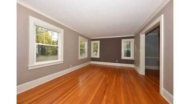 Spacious Living Room - 5855 N Shoreland Ave