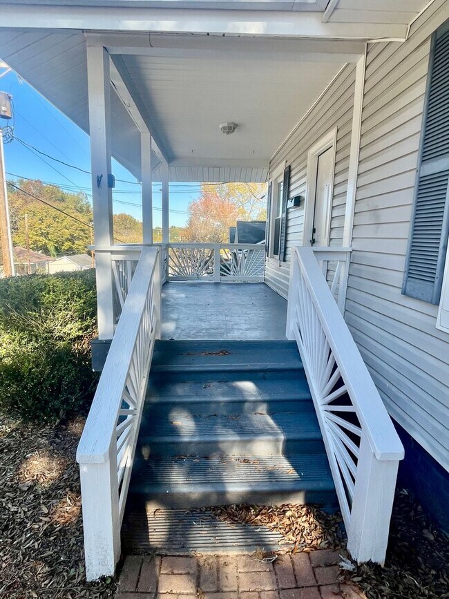 Foto del edificio - Welcome to this charming 3-bedroom, 1-bathroom home located in the desirable Fort Mill, SC.