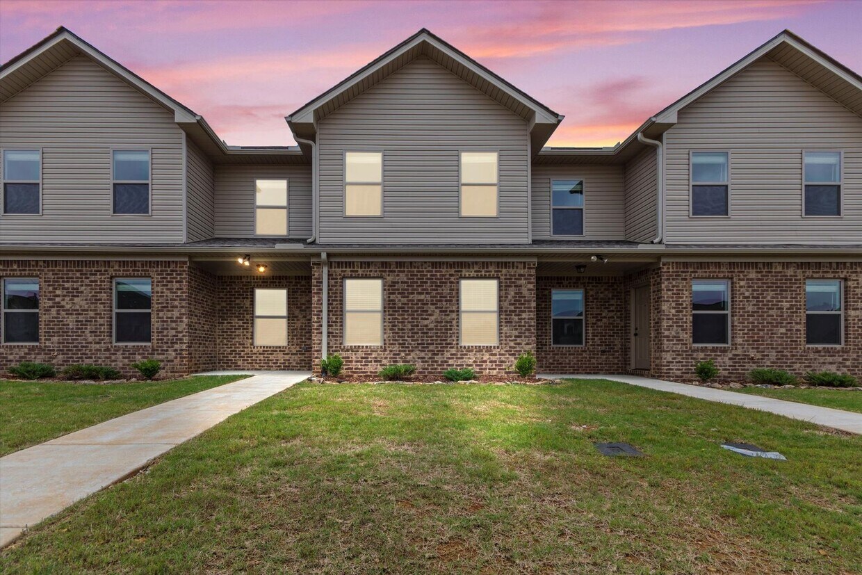 Foto principal - Experience Elevated Living – Come tour our...