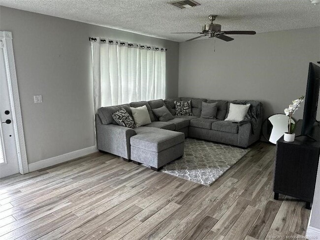 Building Photo - 1365 SW Gastador Ave