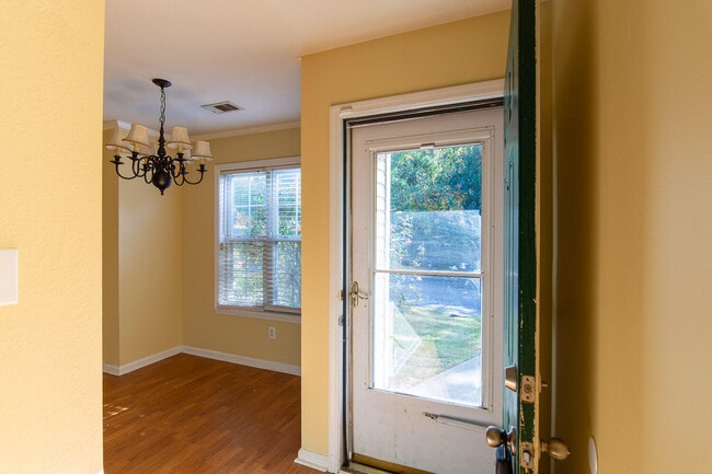 Building Photo - 3025 Brookhaven Way