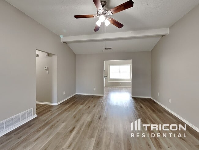 Foto del edificio - 608 Dayton Rd