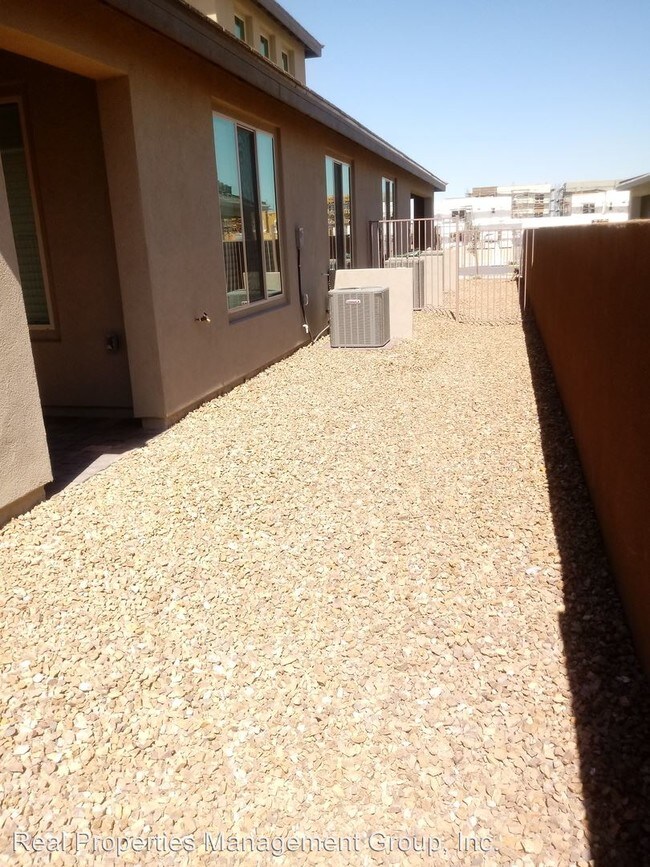Foto del edificio - 2 br, 2 bath House - 4247 Sunrise Flats St