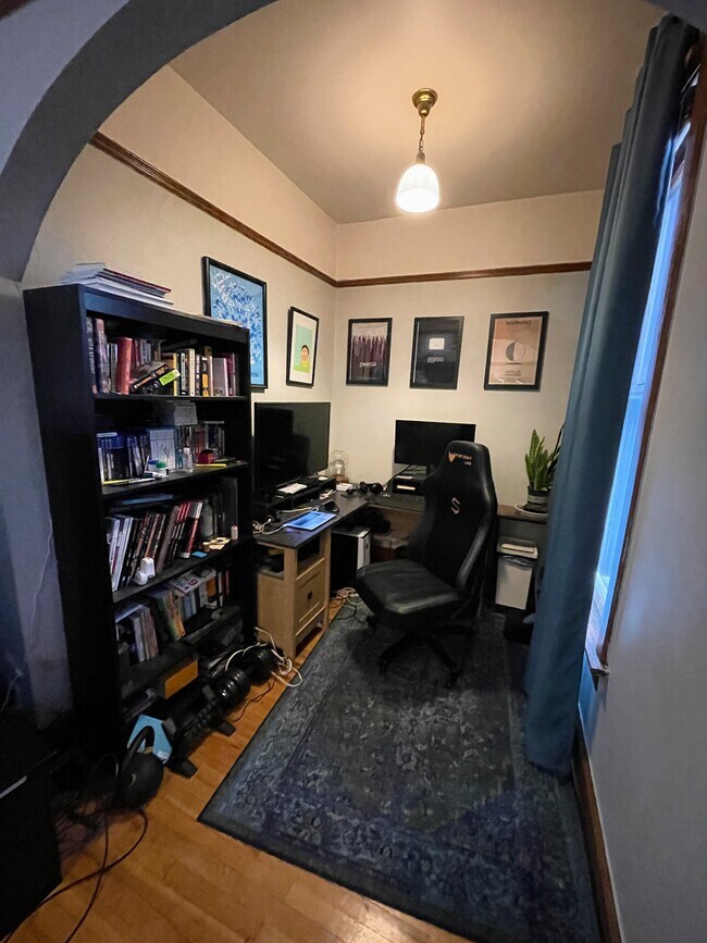 Foto del edificio - 827 W Aldine Ave