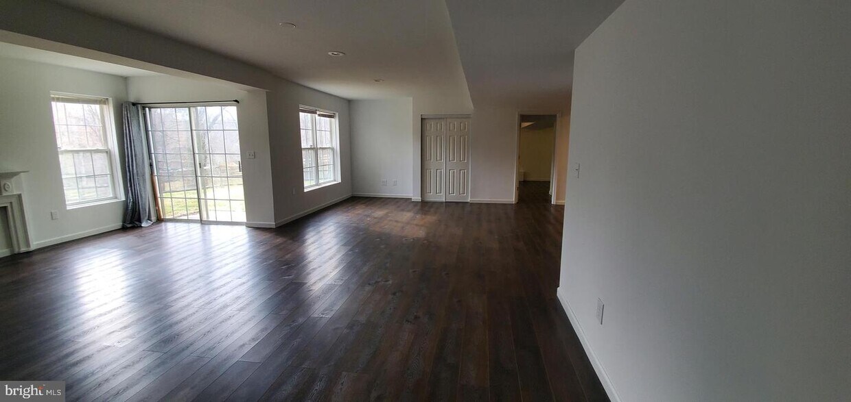 Foto principal - 7921 Windsor Knoll Ln